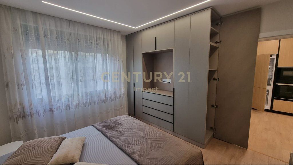 Apartment 2+1 for rent at Komuna e Parisit