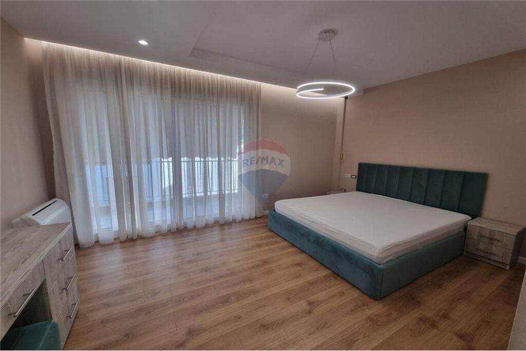 APARTAMENT 3+1+3+ 2 POSTE PARKIMI PER QIRA!
