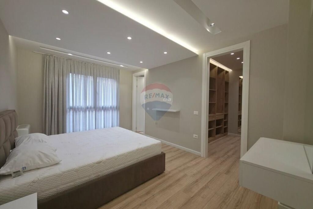 APARTMENT 3+1+2 WITH YARD+2 PARKING SPOTS FOR RENT!
