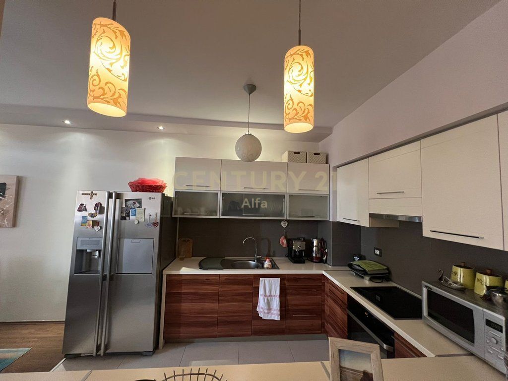 APARTAMENT 3+1+2 PER QIRA NE ISH BLLOK