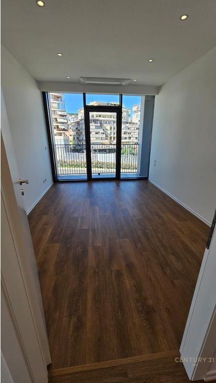 APARTMENT 2+1+2 WITH PARKING SPACE FOR RENT AT LAKE VIEW