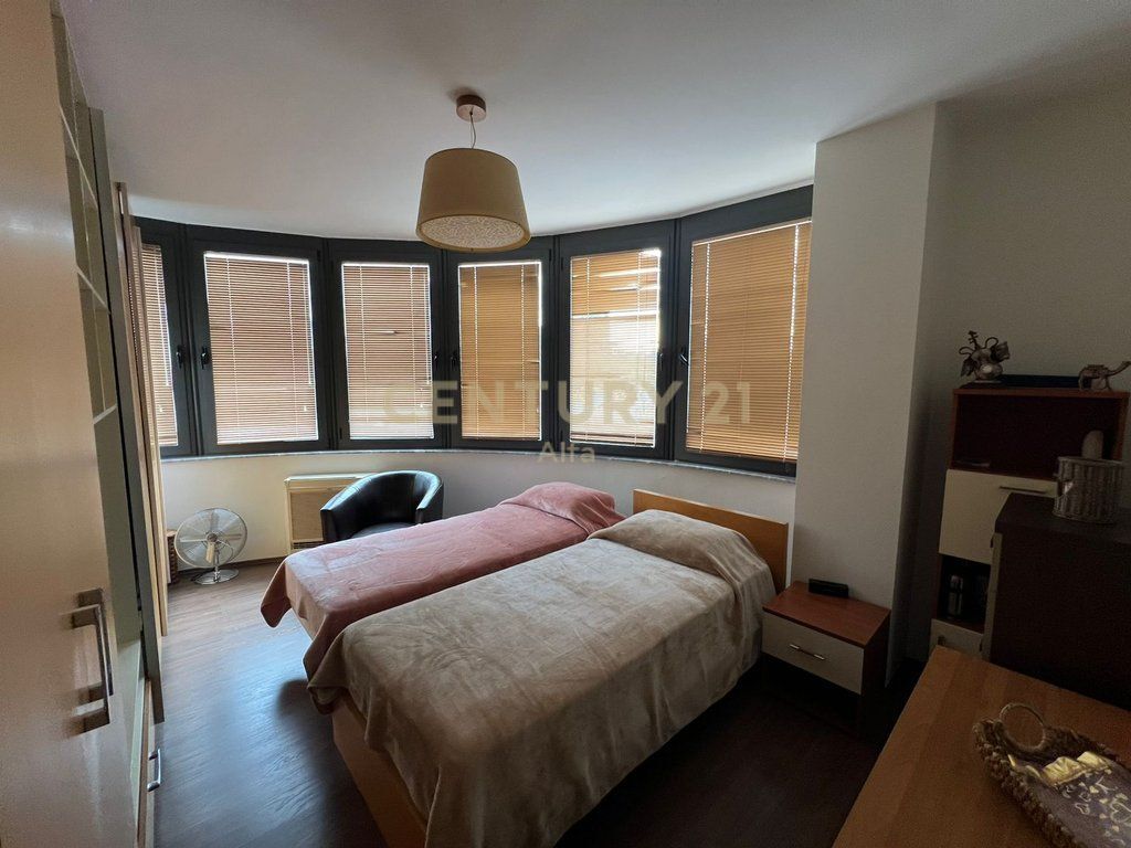 APARTAMENT 3+1+2 PER QIRA NE ISH BLLOK