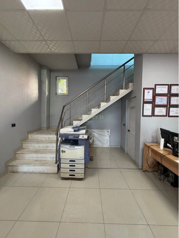 COMMERCIAL SPACE FOR RENT, DUPLEX 140 M2 IN LAPRAK