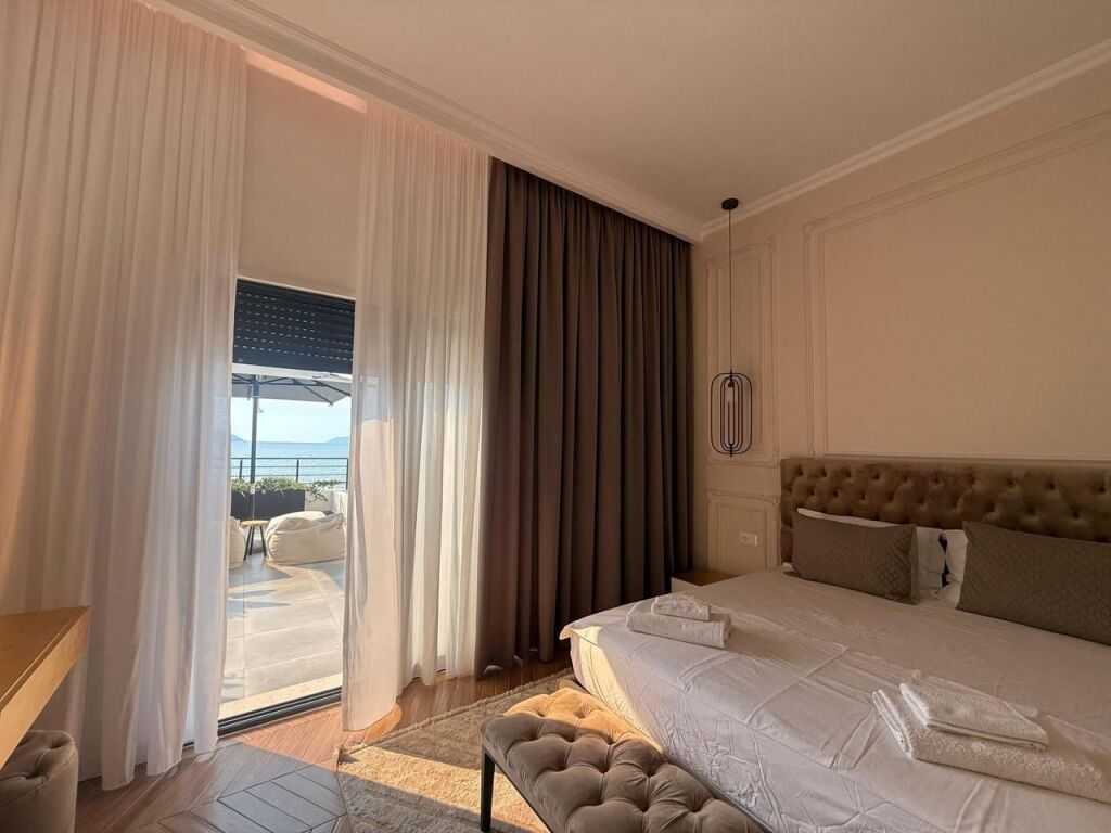 Shiten 2 garsoniere luksoze ne Radhime, Vlore gati per airBnB