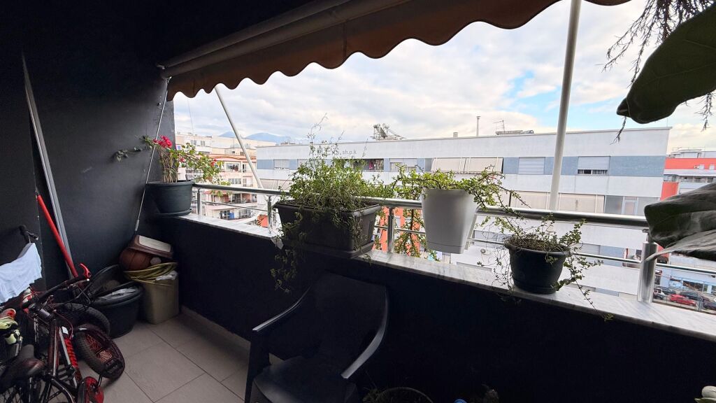 Apartament 2+1, Astir!