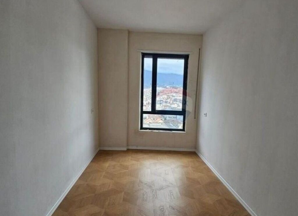 Apartament - Për Shitje - Rruga 5 Maji, Tiranë(ID: 530181101-278)