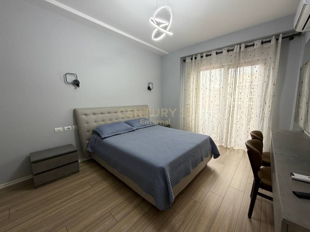 APPARTAMENTO 3+1+2 CON PARCHEGGIO IN AFFITTO AL GARDEN BUILDING