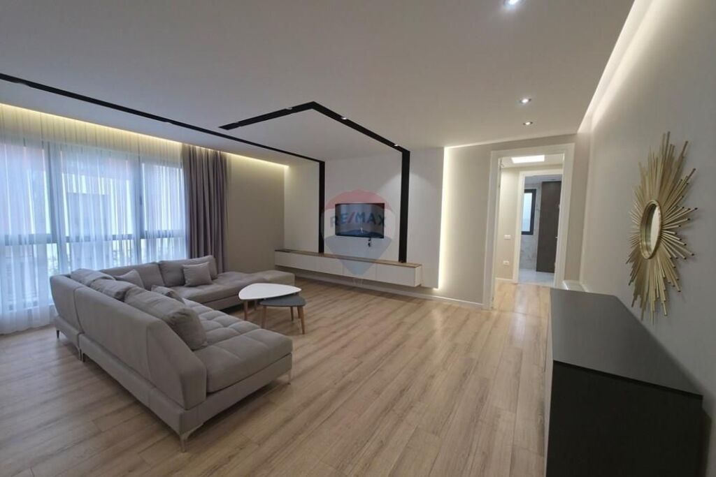 APARTMENT 3+1+2 WITH YARD+2 PARKING SPOTS FOR RENT!