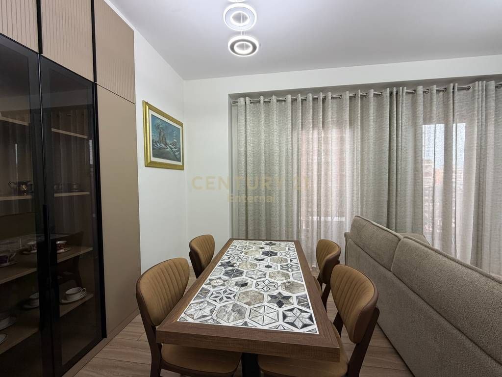 APPARTAMENTO 3+1+2 CON PARCHEGGIO IN AFFITTO AL GARDEN BUILDING