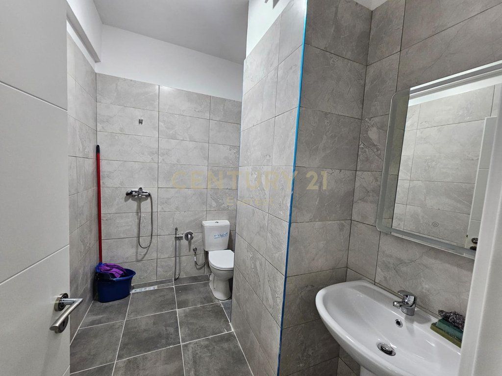 APARTAMENT 2+1+2 ME POST PARKIMI PER QERA NE XHAMLLIK