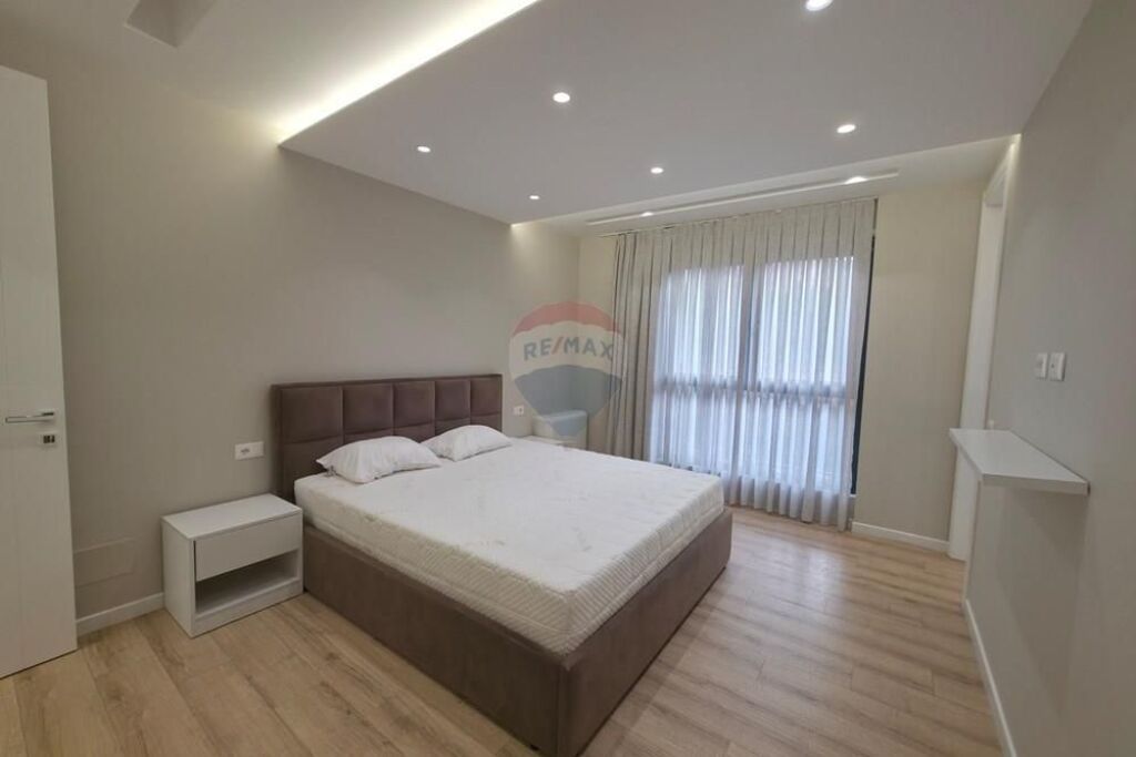 APARTMENT 3+1+2 WITH YARD+2 PARKING SPOTS FOR RENT!