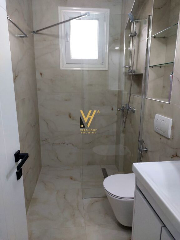 JEPET APARTAMENT 2+1 ME QERA TE 21 DHJETORI 70.000 LEKE