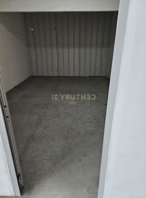 Magazzino di 300m2 in affitto sull'autostrada Durazzo-Tirana