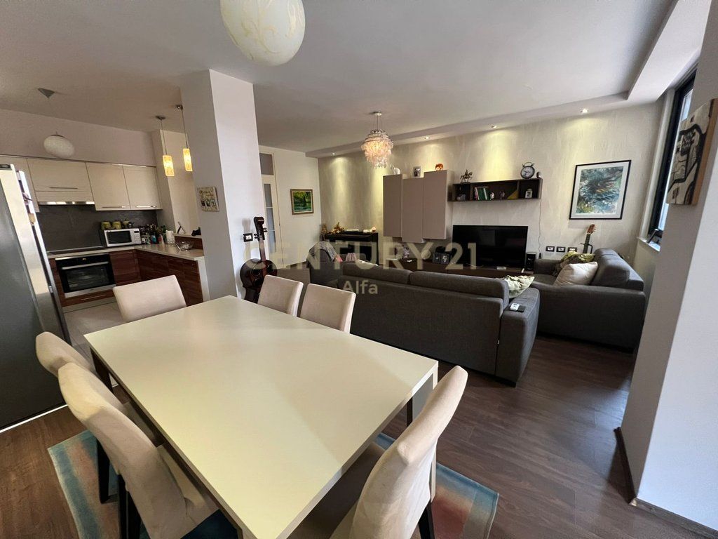 APARTAMENT 3+1+2 PER QIRA NE ISH BLLOK