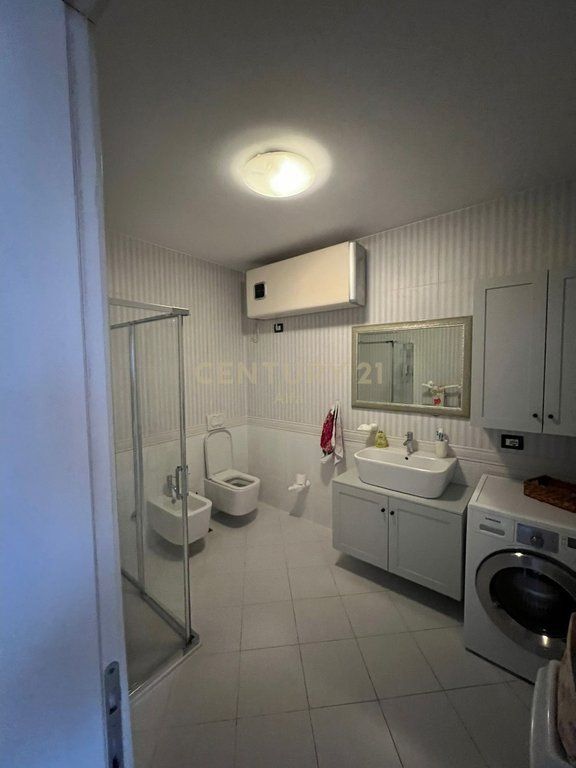 APARTAMENT 3+1+2 PER QIRA NE ISH BLLOK