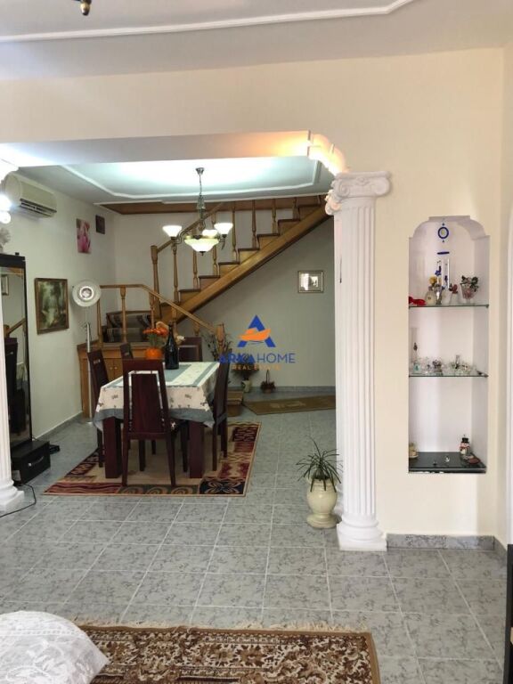 VENDESI DUPLEX 235M2 "VIA MUHAMET GJOLLESHA, ALL'INCROCIO 21 DICEMBRE" 400000 EURO