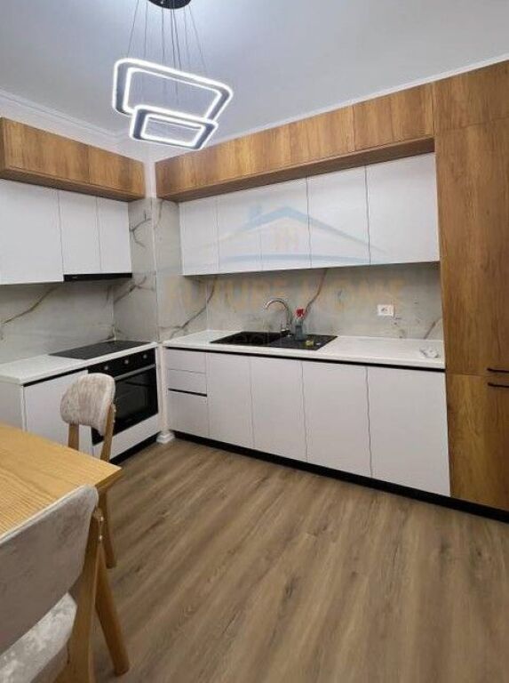 Qera, Apartament 2+1+POST PARKIMI, Unaza e Re, Tiranë !