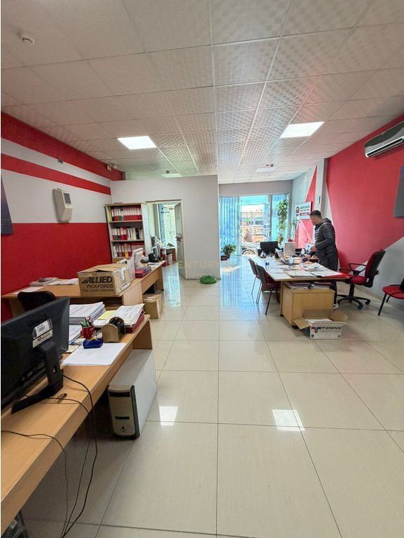 COMMERCIAL SPACE FOR RENT, DUPLEX 140 M2 IN LAPRAK