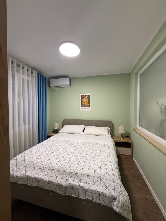 🏠 Jepet me Qira Apartament 2+1 📍 Myslym Shyr  🏢 Kati i 3, pallat ekzistues 📐 Siperfaqe: 93.7 m² 💶 Çmimi: 80.000 Leke / Muaj