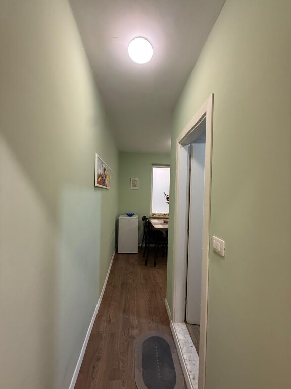🏠 Jepet me Qira Apartament 2+1 📍 Myslym Shyr  🏢 Kati i 3, pallat ekzistues 📐 Siperfaqe: 93.7 m² 💶 Çmimi: 80.000 Leke / Muaj