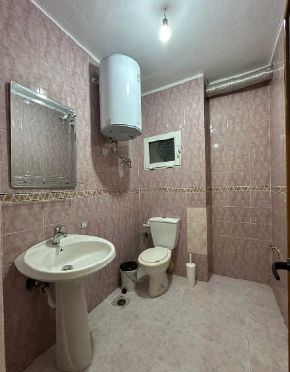 🏢 Jepet me Qira Apartament 3+1+2 – Komuna e Parisit | Kristal Center