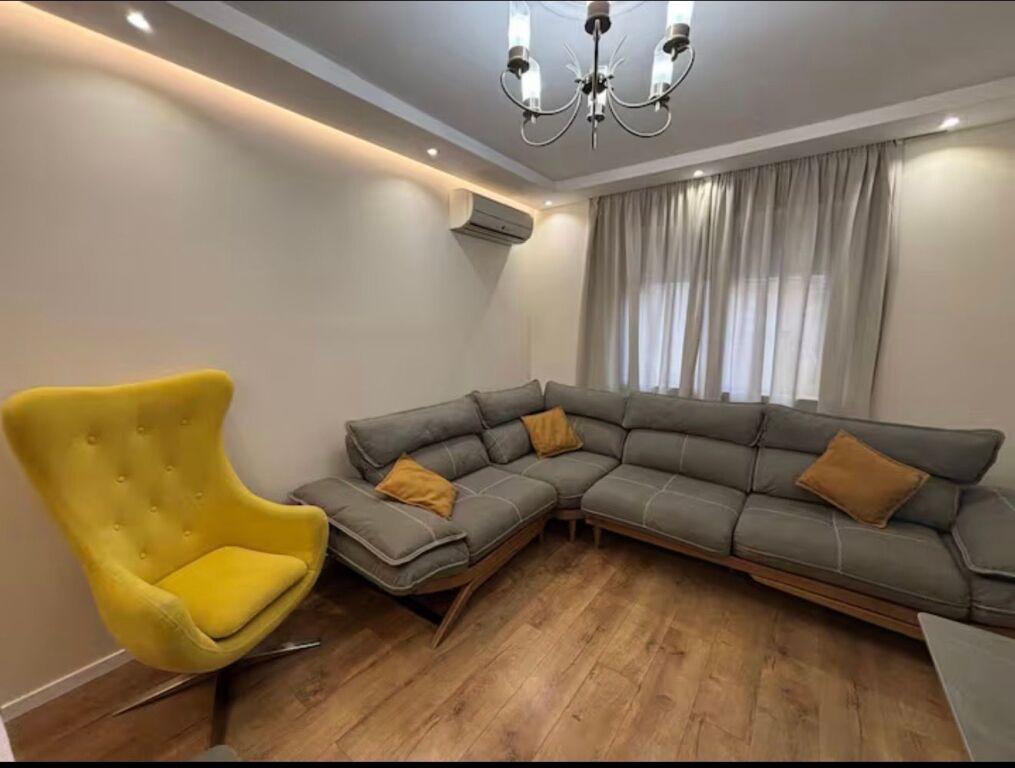 2+1,furnished at hotel mondiali,21 december,750 euro,and for airbnb