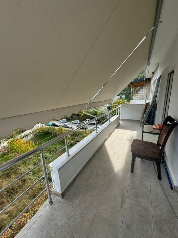 Apartament 2+1, Fresku!