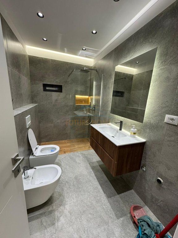 Shitet, Apartament 2+1, Zogu i Zi, Tirane. DB63809