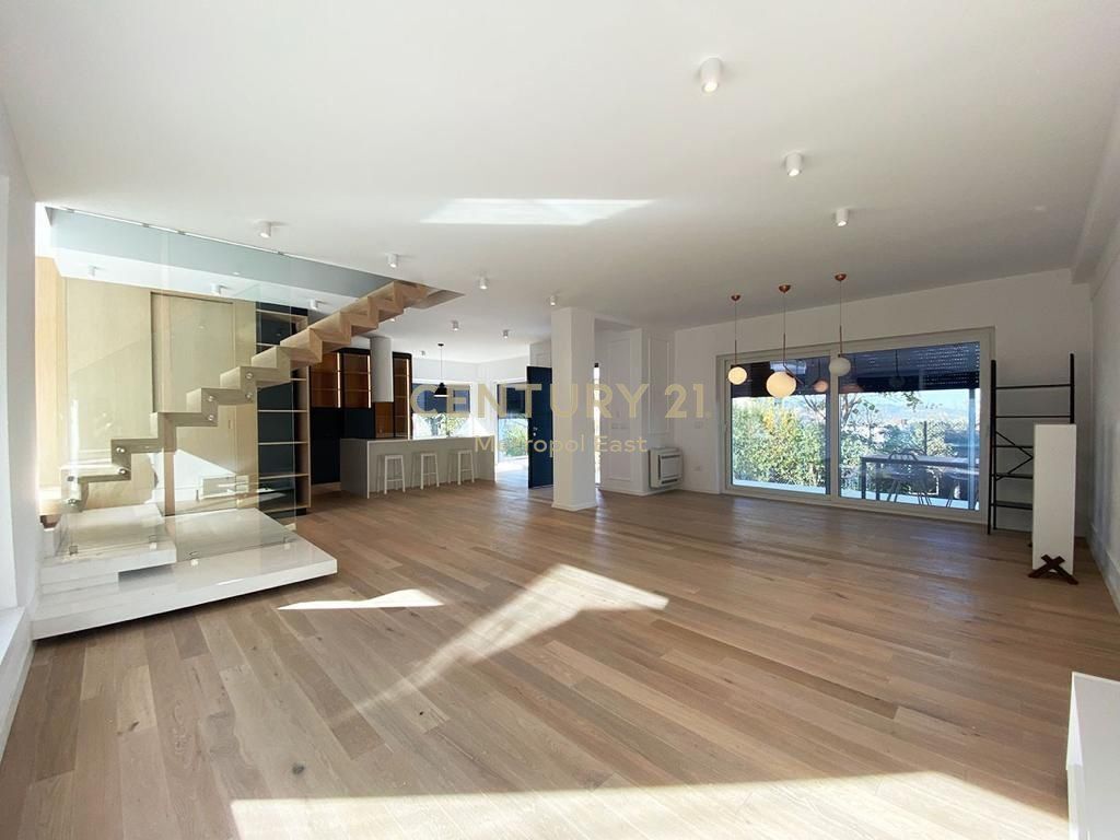 Vile me qira te Lon Hill Residence