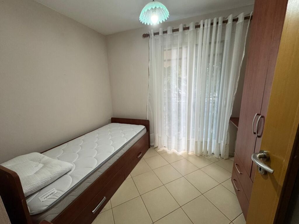 Apartament 2+1, Rruga e Durresit!