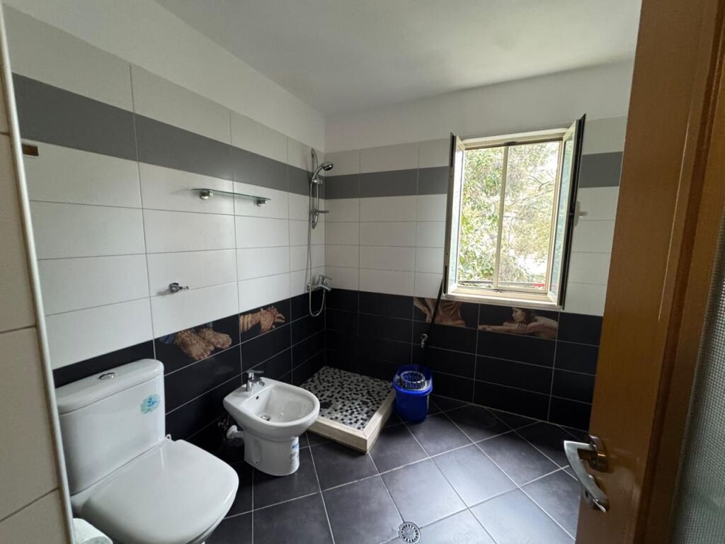Apartament 2+1, Rruga e Durresit!