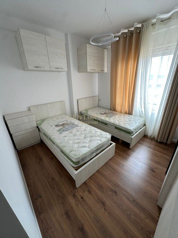 APARTAMENT 2+1 ME QERA PRANE XHAMIS