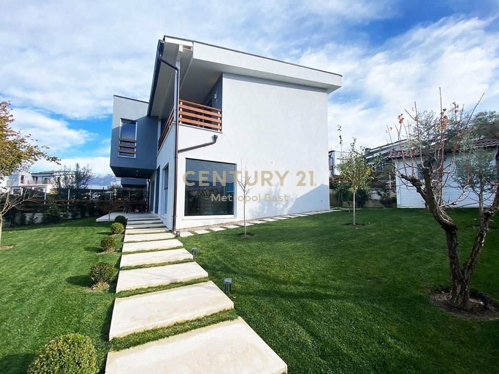 Vile me qira te Lon Hill Residence