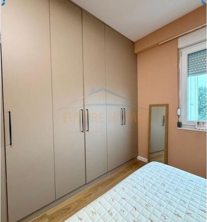 Shitet, Apartament 2+1+2, Rruga e Barrikadave, Tiranë