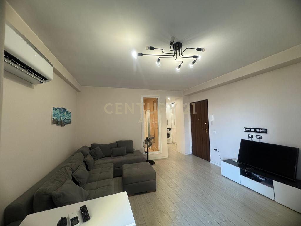 APARTAMENT 1+1 ME QIRA TEK RRUGA E KAVAJES, CONDOR CENTER