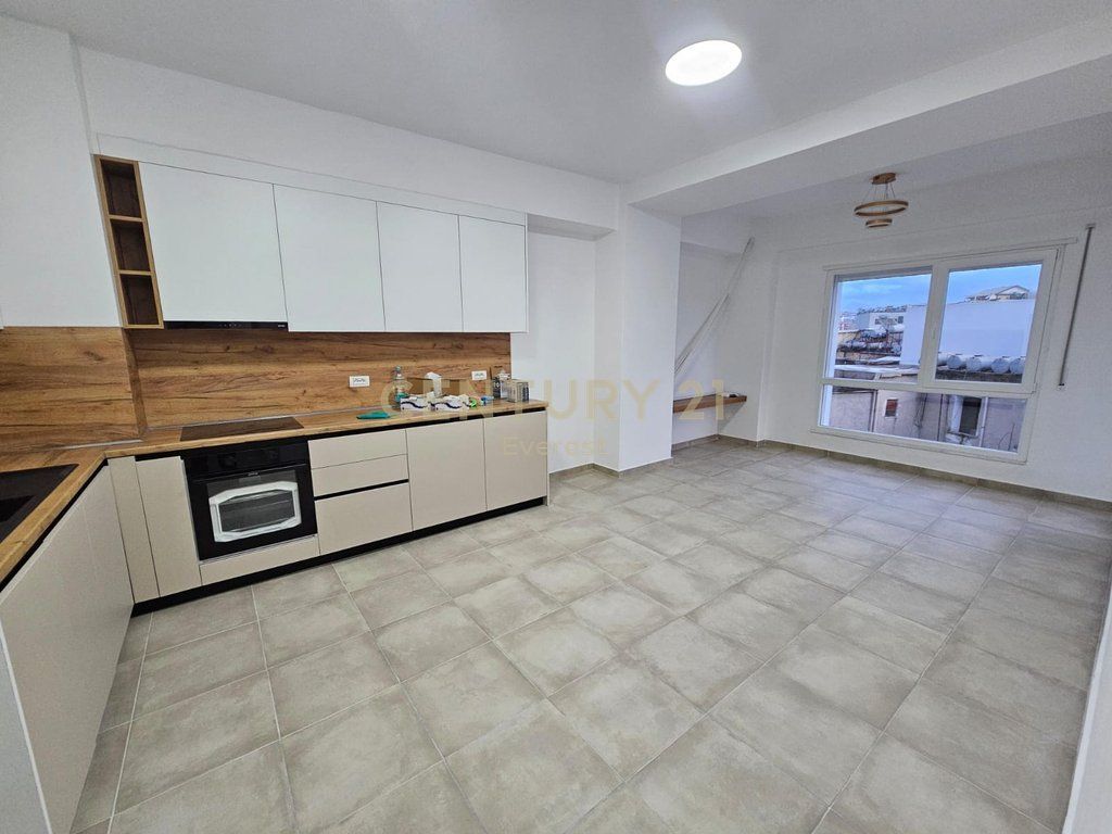 APARTAMENT 2+1+2 ME POST PARKIMI PER QERA NE XHAMLLIK