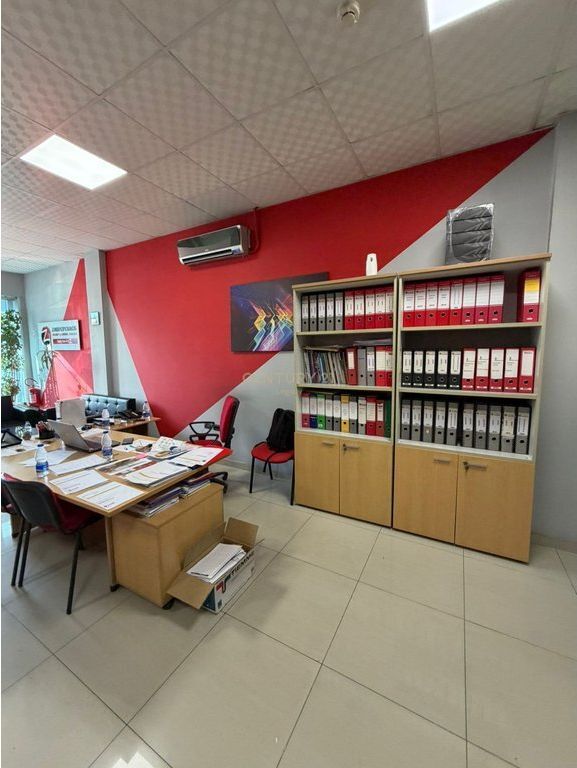 COMMERCIAL SPACE FOR RENT, DUPLEX 140 M2 IN LAPRAK