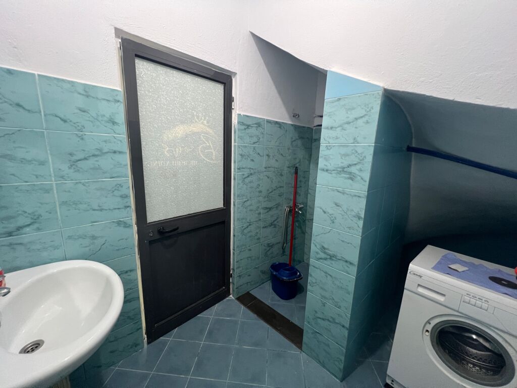 Jepet ambient me qira te Shkolla At Zef Pëllumbi