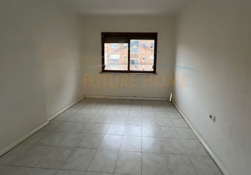 SHITET APARTAMENT 2+1 TEK ISH EKSPOZITA