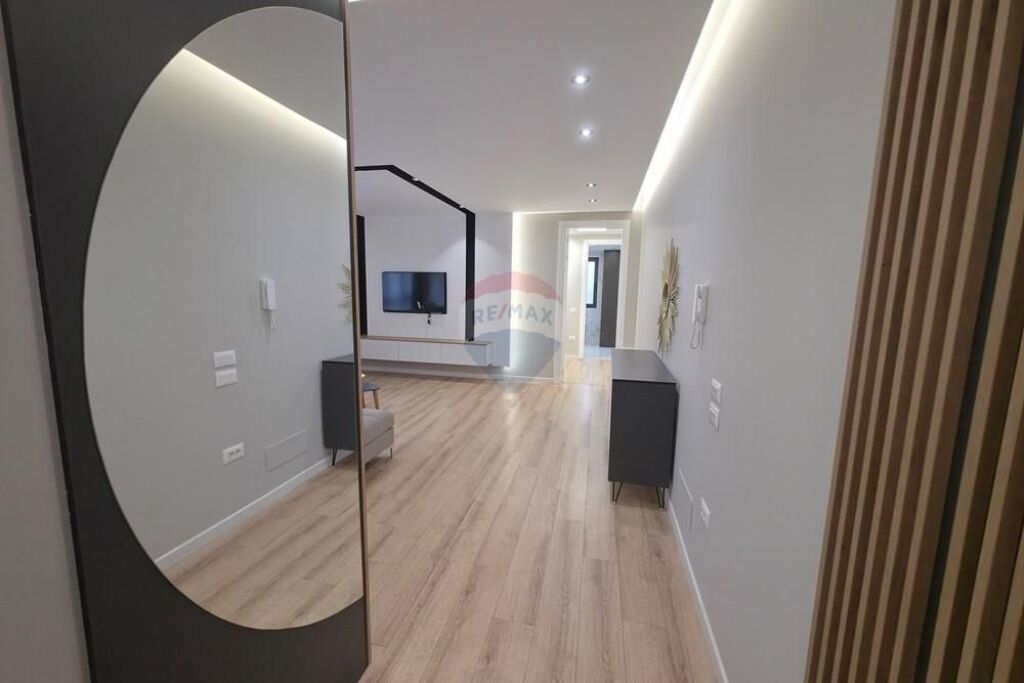 APARTMENT 3+1+2 WITH YARD+2 PARKING SPOTS FOR RENT!