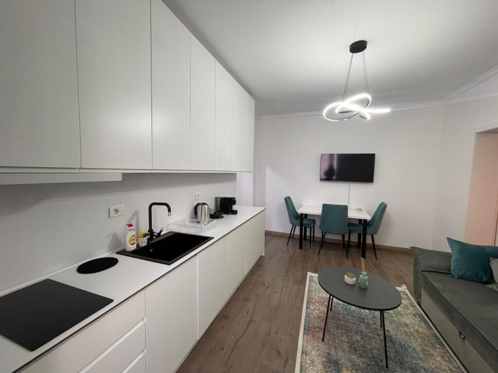 Apartament 1+1, 21 Dhjetori!