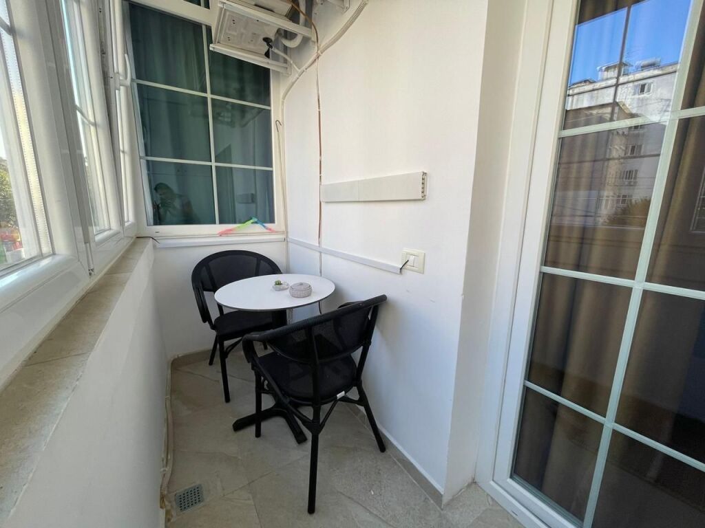 Apartament 1+1, 21 Dhjetori!