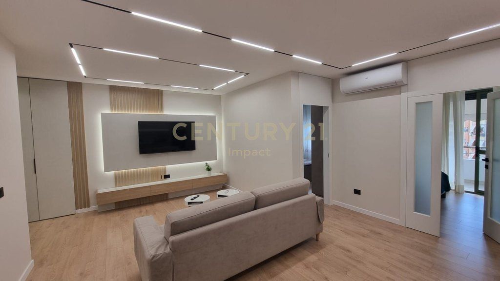 Apartment 2+1 for rent at Komuna e Parisit