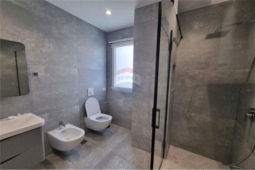 APARTMENT 3+1+3+ 2 PARKING SPACES FOR RENT, DRY LAKE