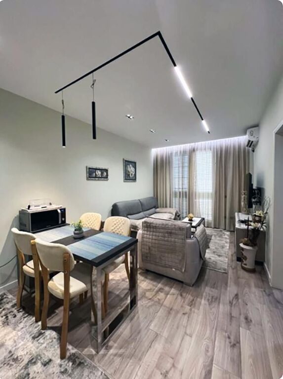 Affittasi appartamento 1+1 + balcone – Nel centro di Tirana!