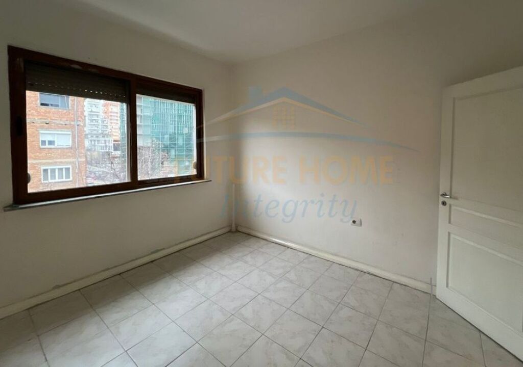 SHITET APARTAMENT 2+1 TEK ISH EKSPOZITA