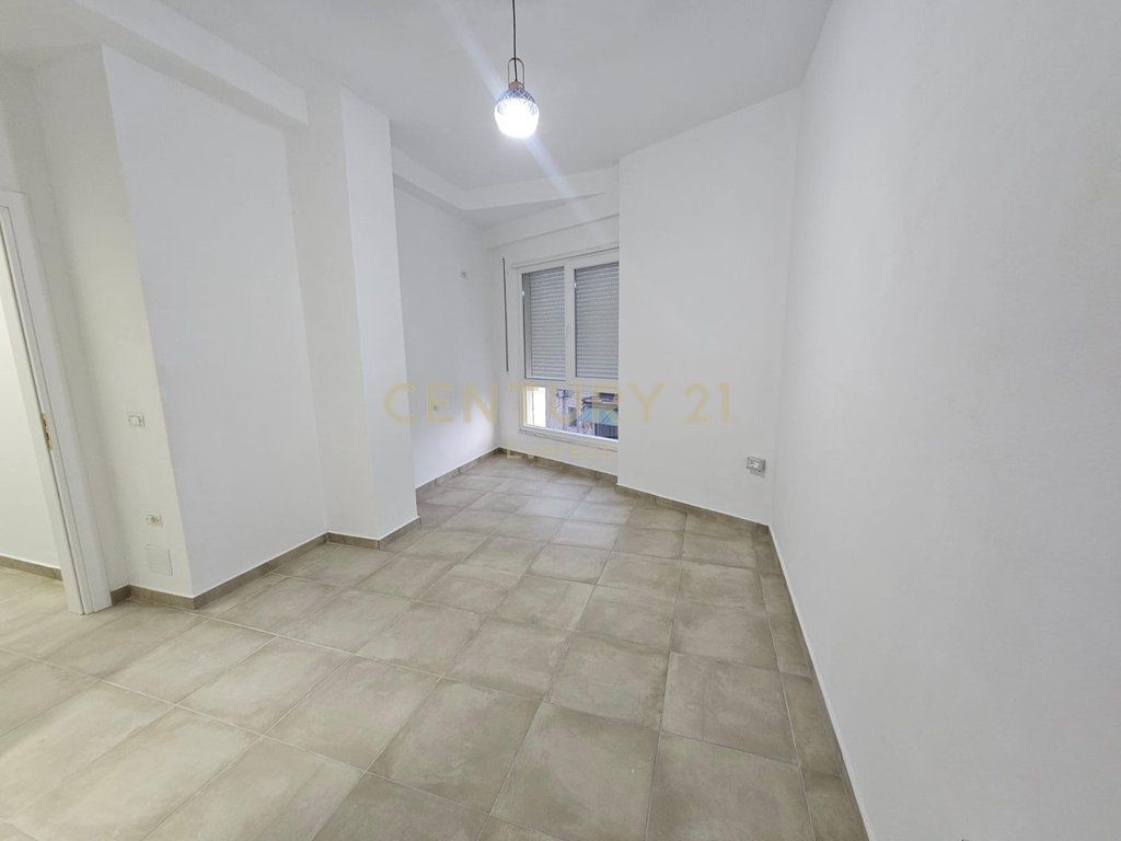 APARTAMENT 2+1+2 ME POST PARKIMI PER QERA NE XHAMLLIK