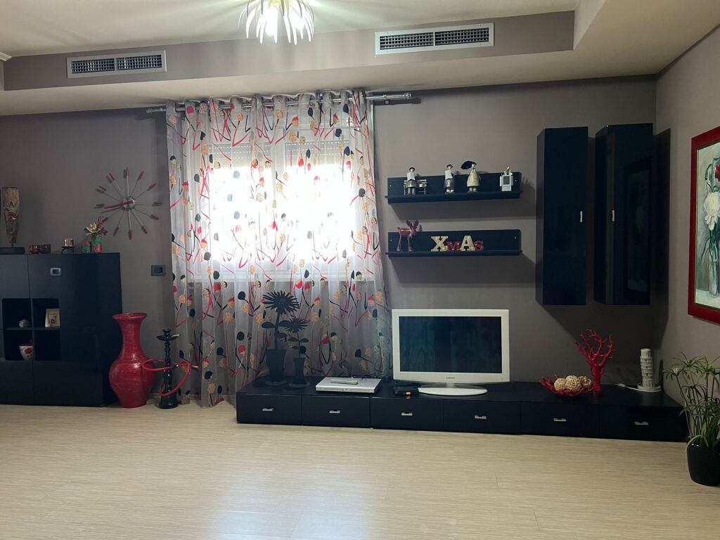 Apartament me qera – Ish Ekspozita, Tiranë