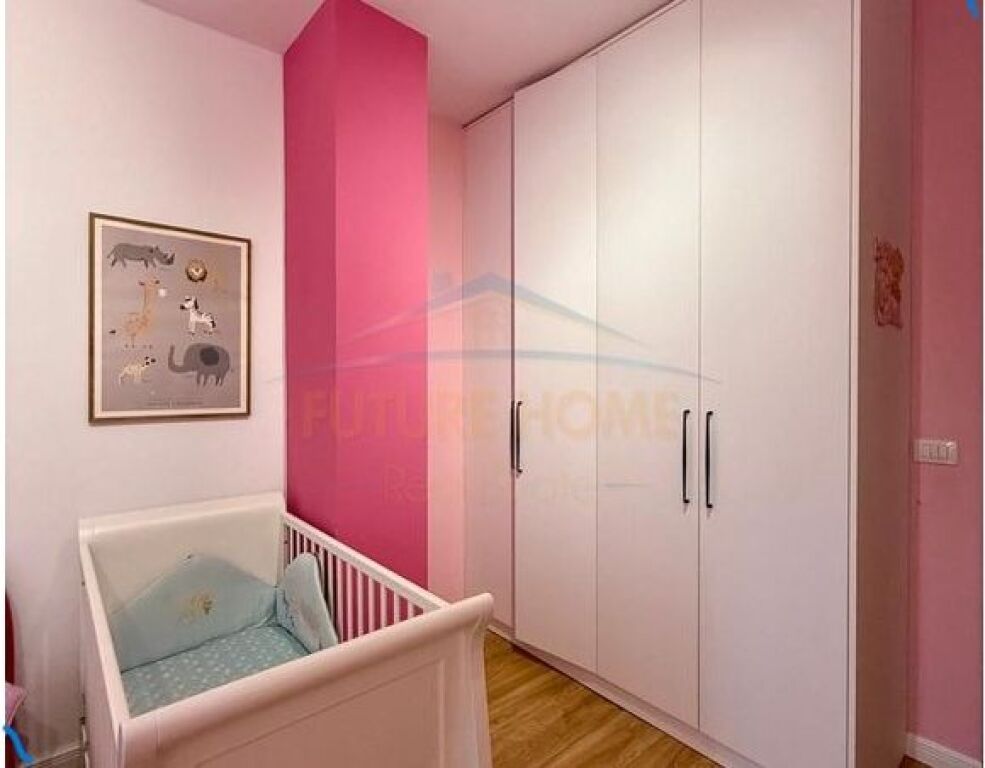 Shitet, Apartament 2+1+2, Rruga e Barrikadave, Tiranë