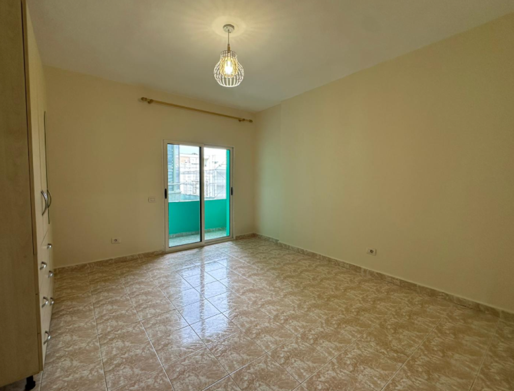 🏢 Jepet me Qira Apartament 3+1+2 – Komuna e Parisit | Kristal Center